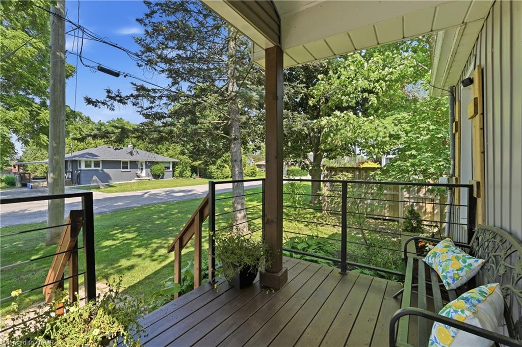 21 Renfrew Street E Property Photo 5
