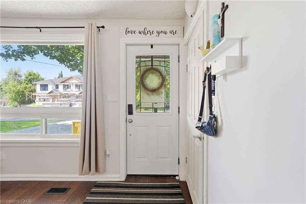 21 Renfrew Street E Property Photo 6