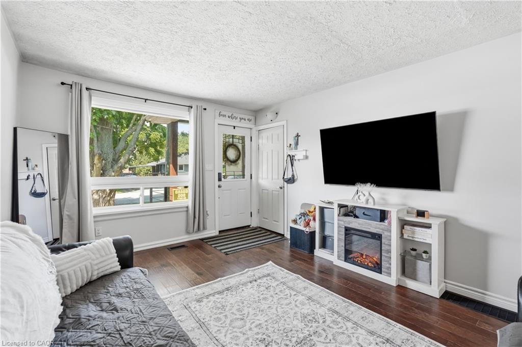 21 Renfrew Street E Property Photo 7