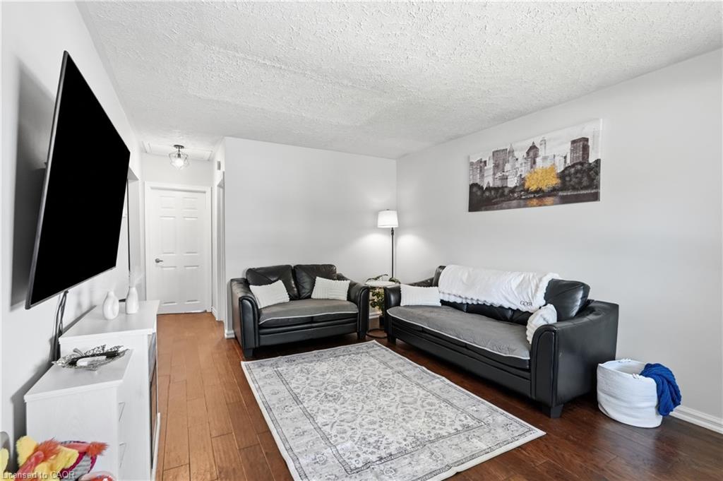 21 Renfrew Street E Property Photo 9
