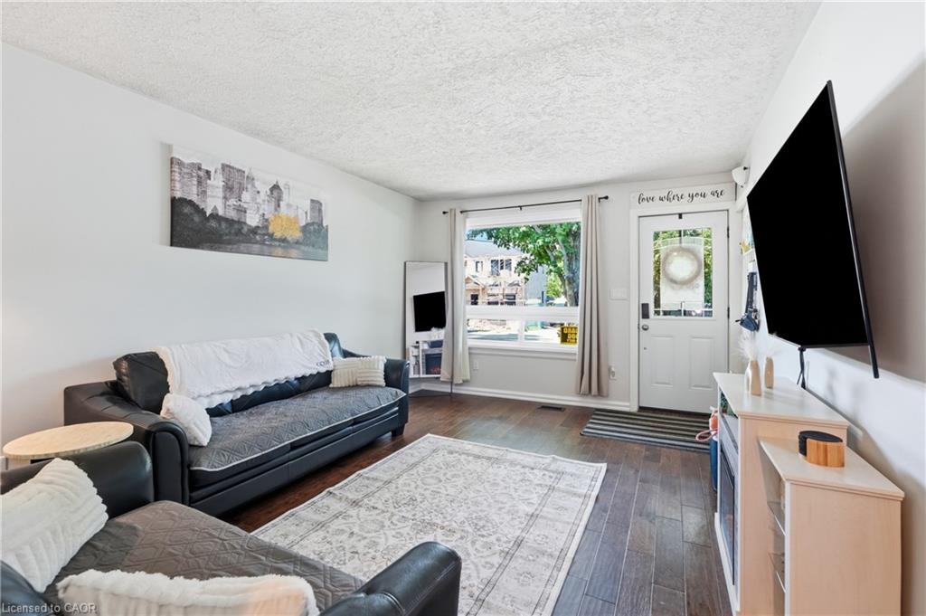 21 Renfrew Street E Property Photo 10