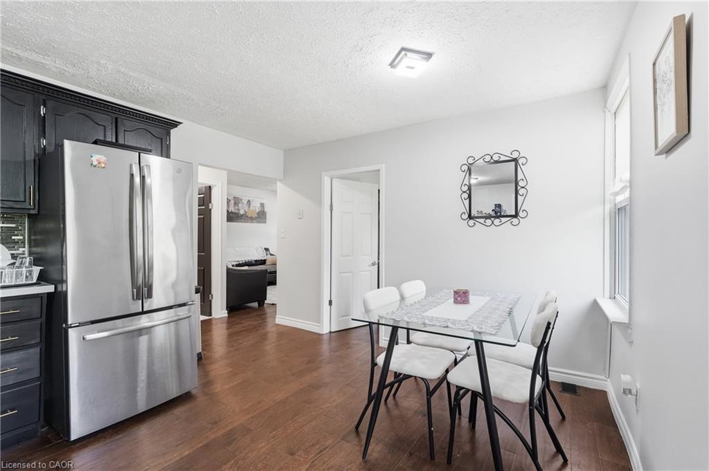 21 Renfrew Street E Property Photo 11