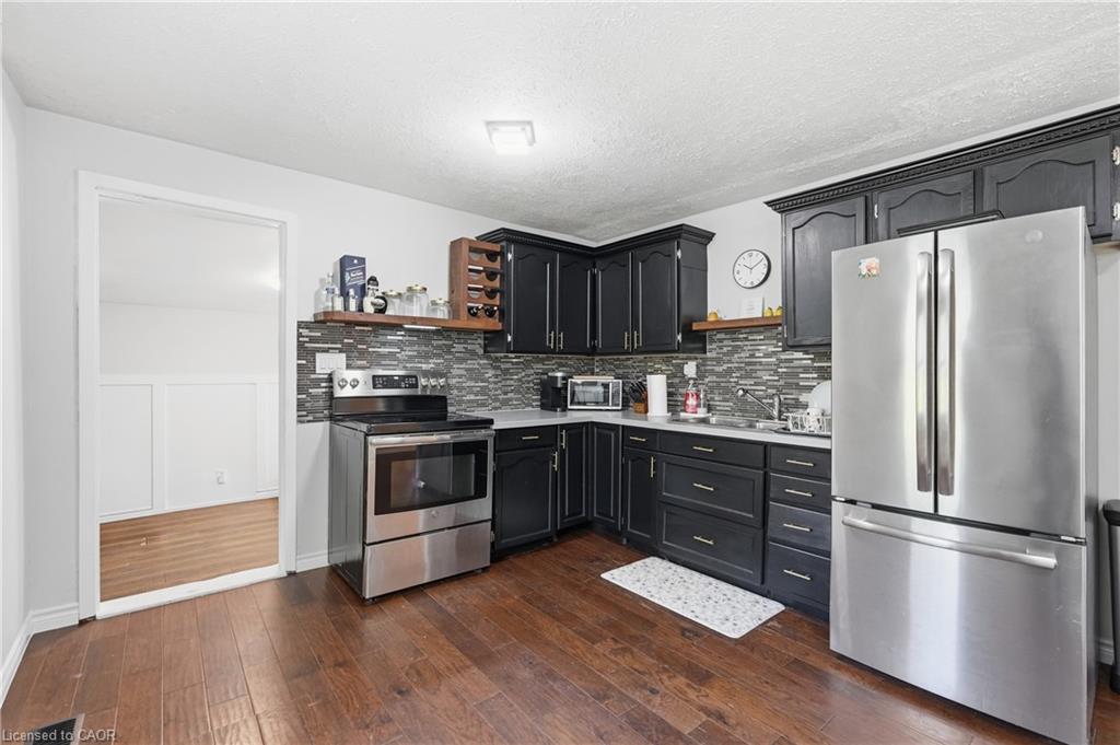 21 Renfrew Street E Property Photo 13
