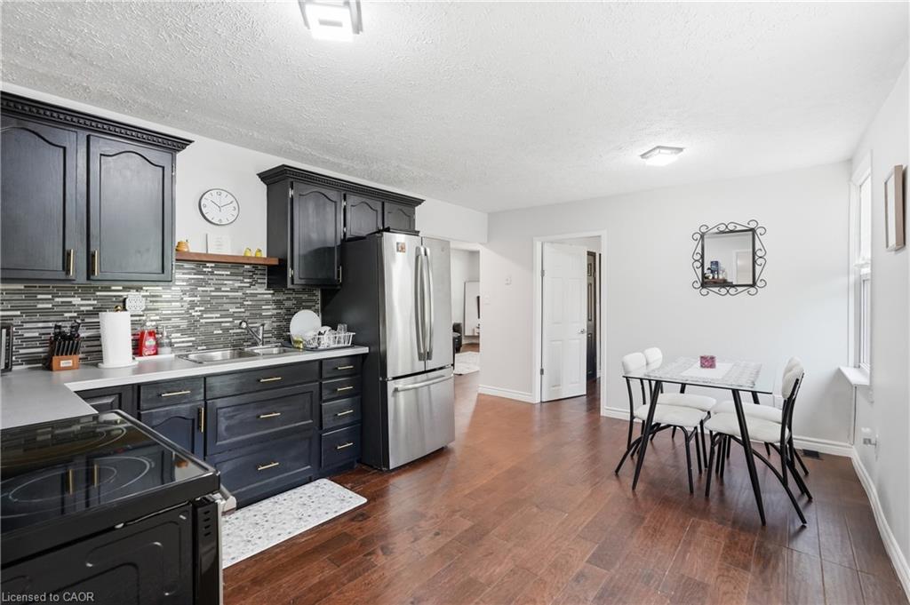 21 Renfrew Street E Property Photo 14