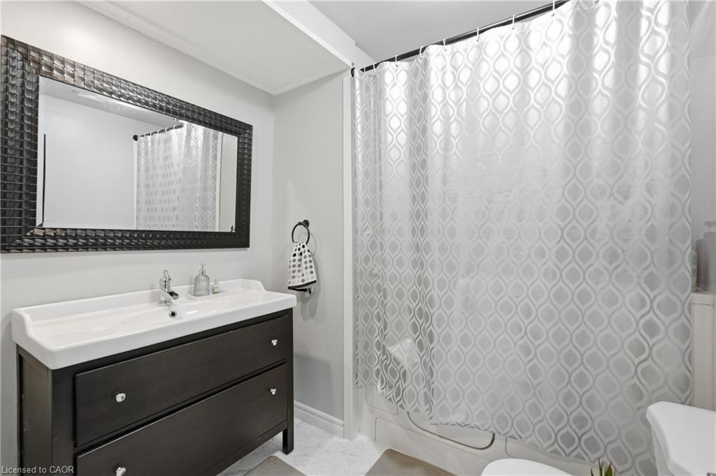 21 Renfrew Street E Property Photo 16