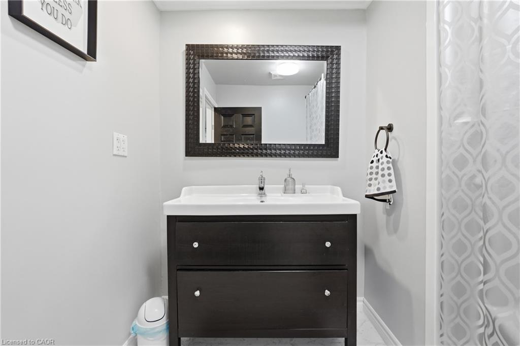 21 Renfrew Street E Property Photo 17