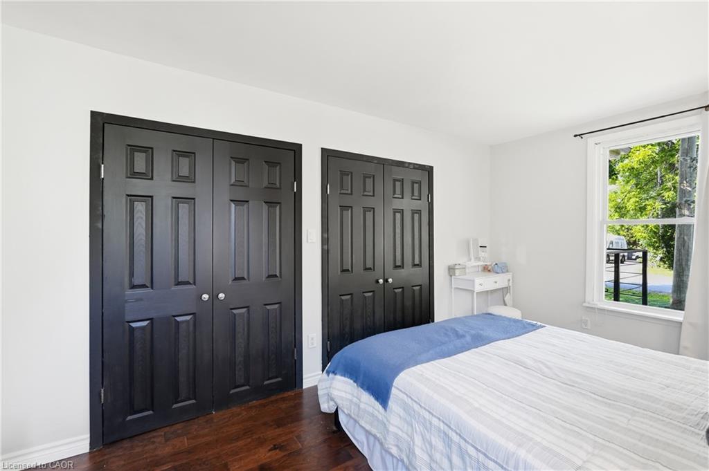 21 Renfrew Street E Property Photo 19