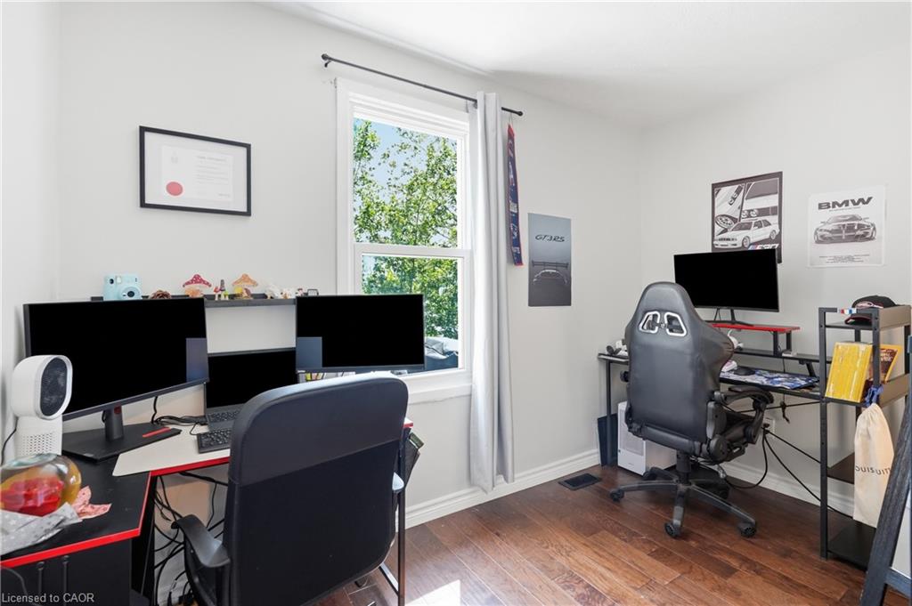 21 Renfrew Street E Property Photo 21