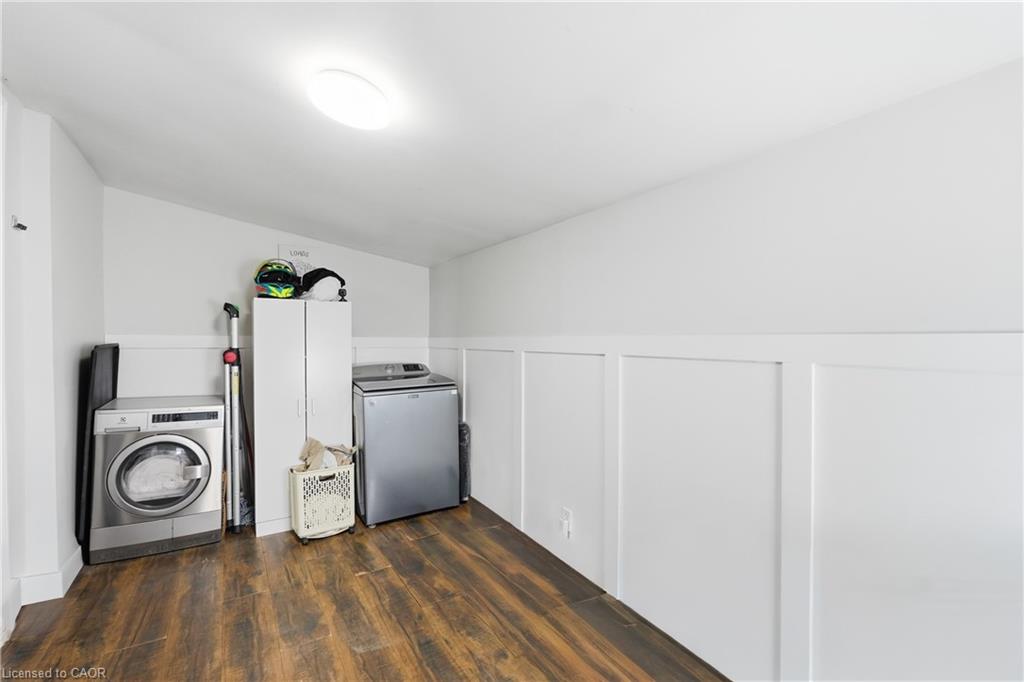21 Renfrew Street E Property Photo 22