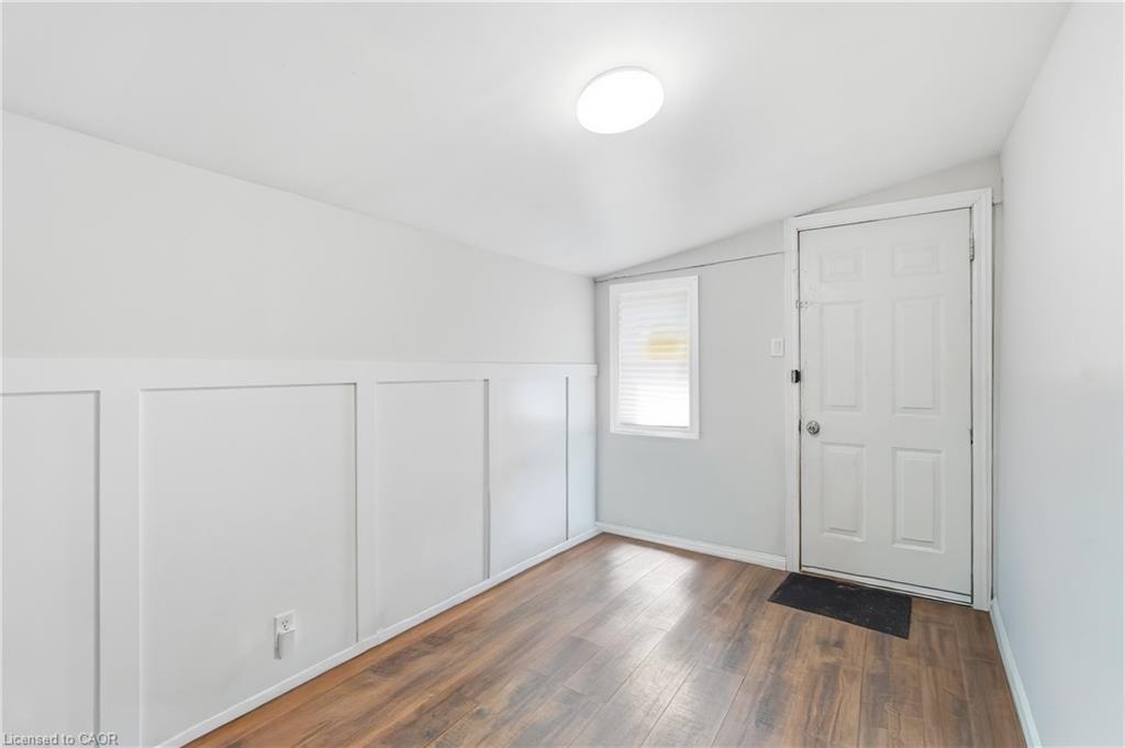 21 Renfrew Street E Property Photo 23