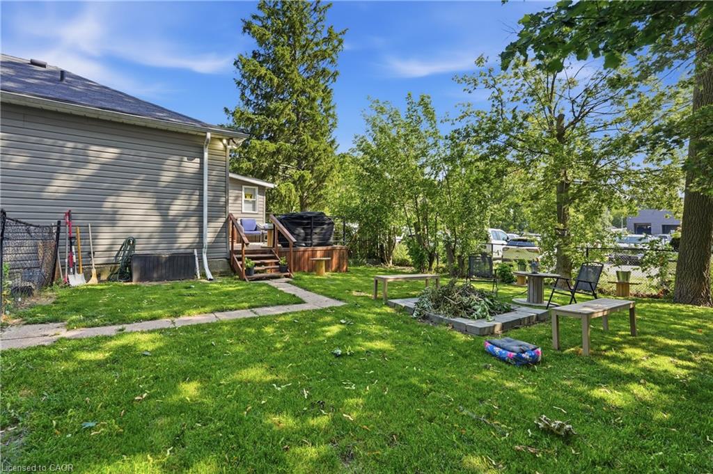 21 Renfrew Street E Property Photo 29