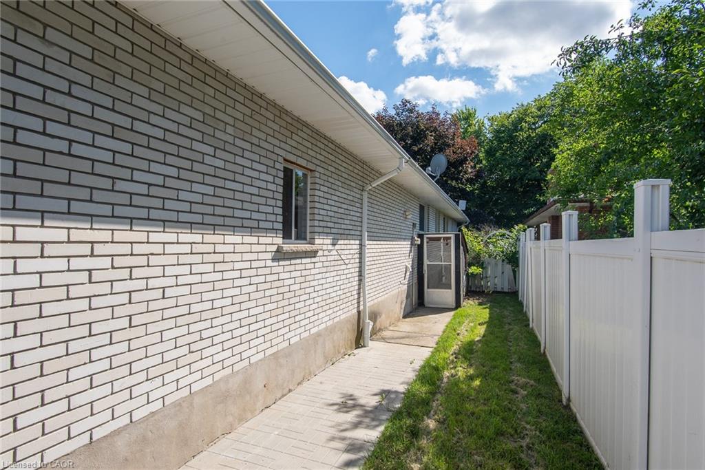 6 Strathcona Crescent Property Photo 4