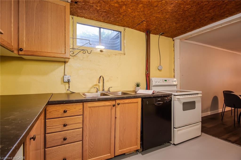 6 Strathcona Crescent Property Photo 32