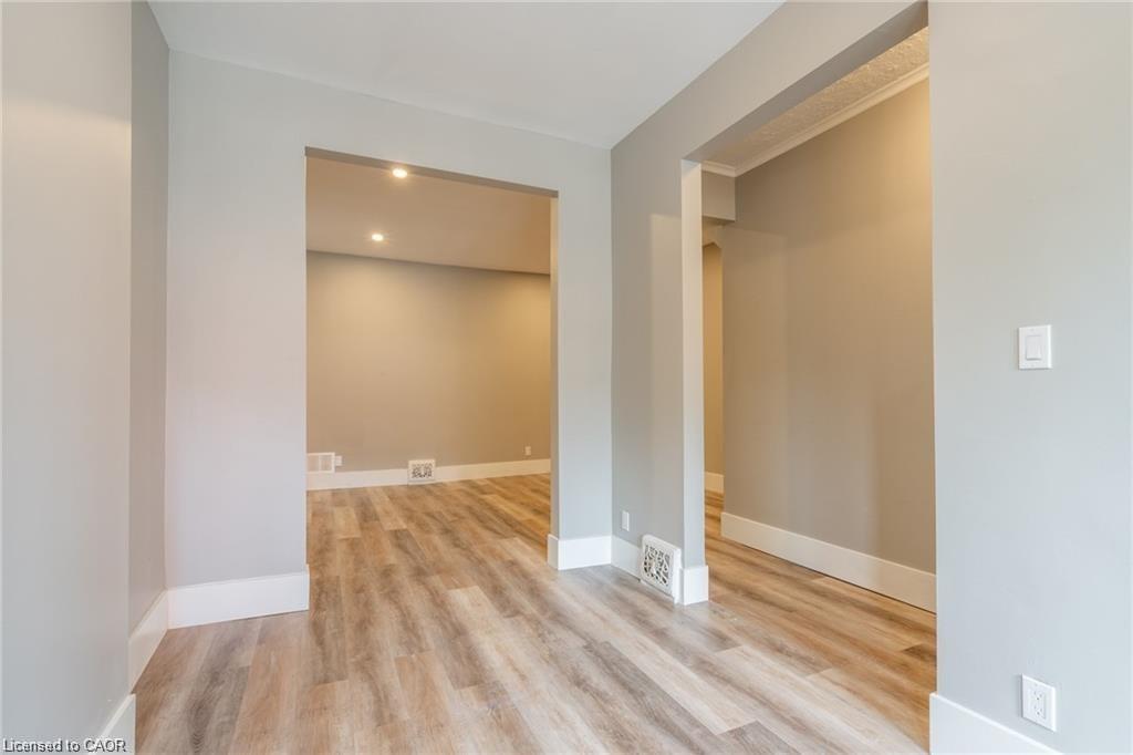 241-243 King Street W Property Photo 4