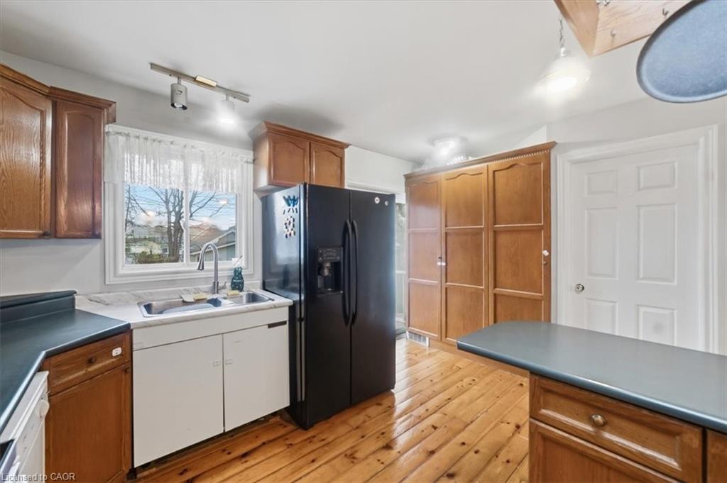 160 Davis Street Property Photo 10