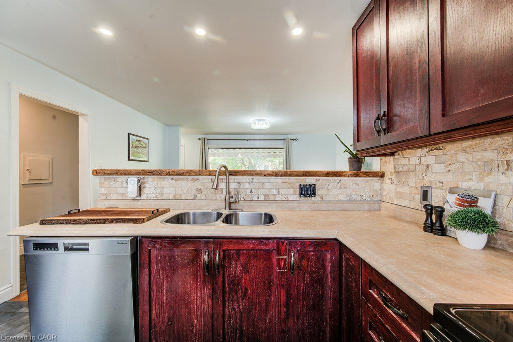 17 Crestwood Avenue Property Photo 14