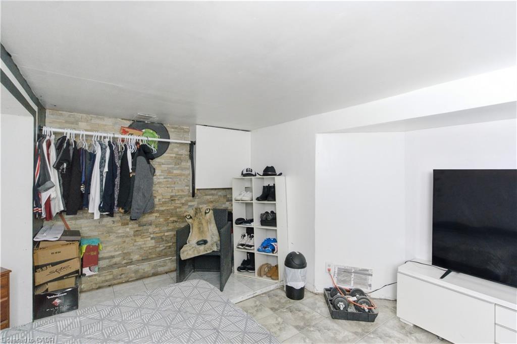 916 Stone Church Road E Property Photo 23