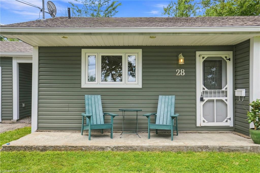 28 Kelson Avenue S Property Photo 2