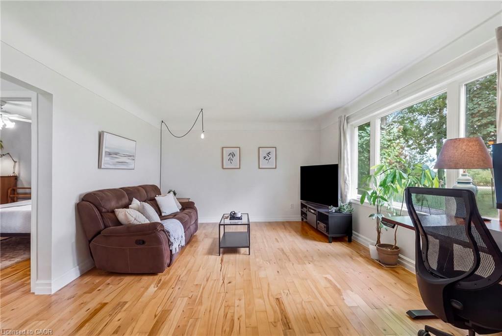 28 Kelson Avenue S Property Photo 6