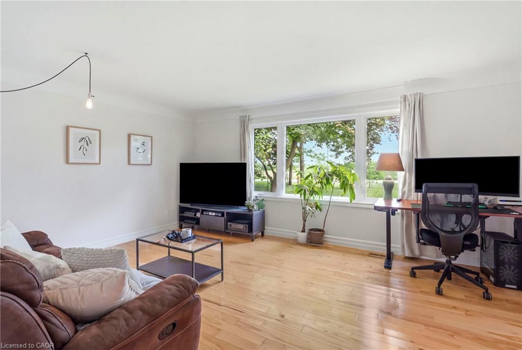 28 Kelson Avenue S Property Photo 8