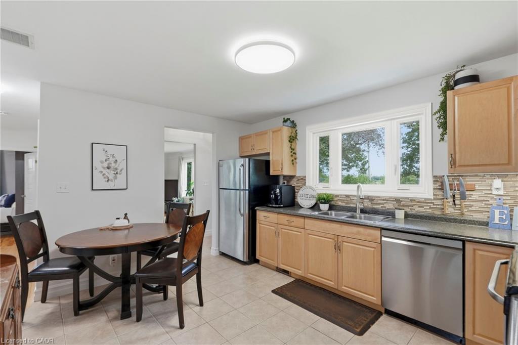 28 Kelson Avenue S Property Photo 11