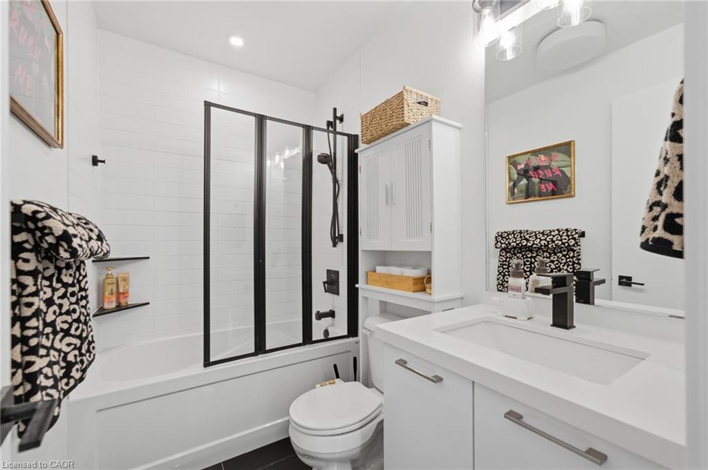 403-455 Charlton Avenue E Property Photo 17