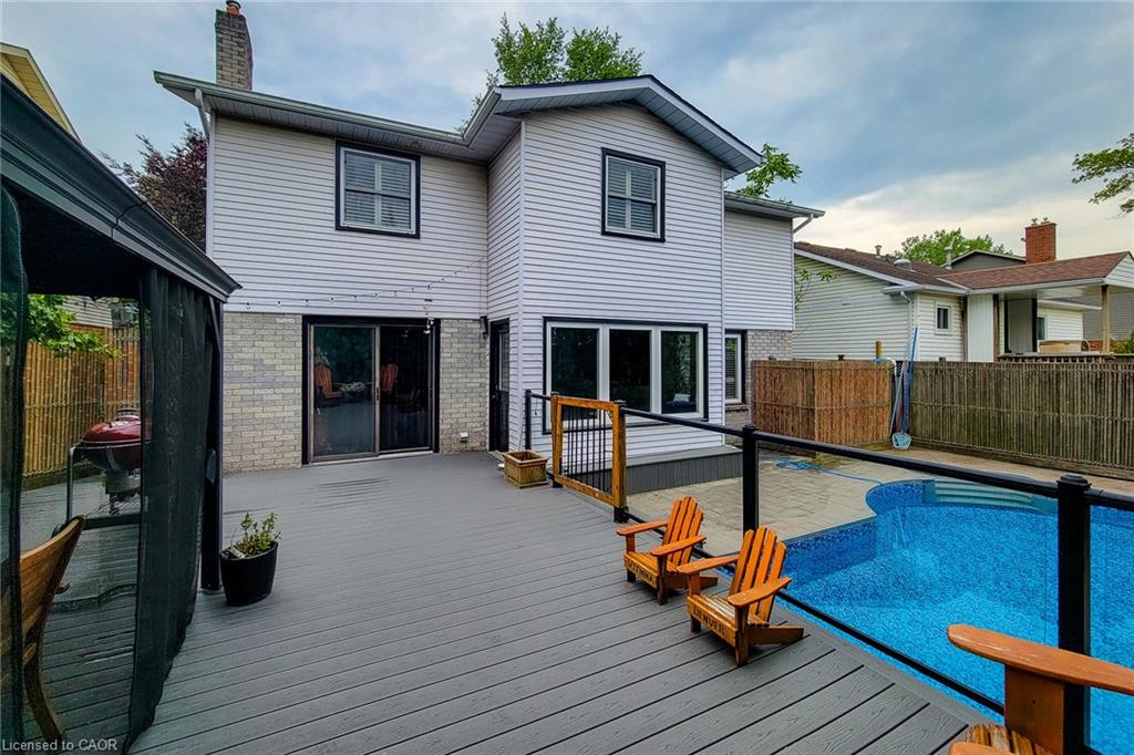 29 Woodside Square Property Photo 4