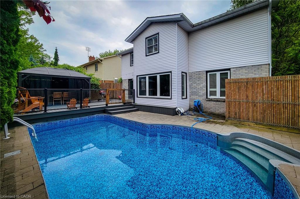 29 Woodside Square Property Photo 5