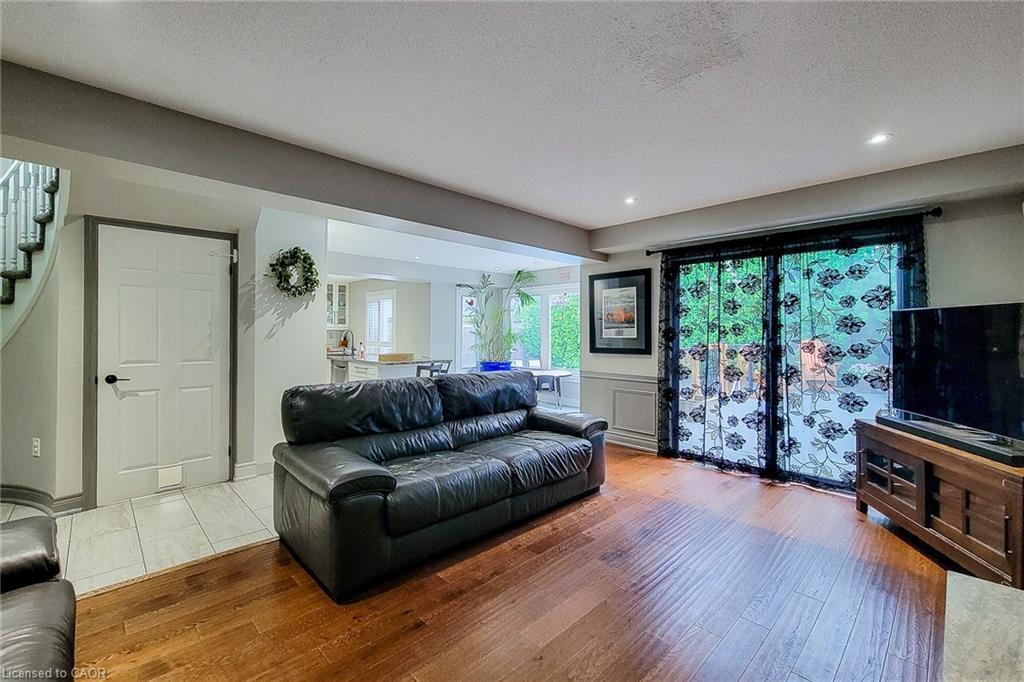 29 Woodside Square Property Photo 14