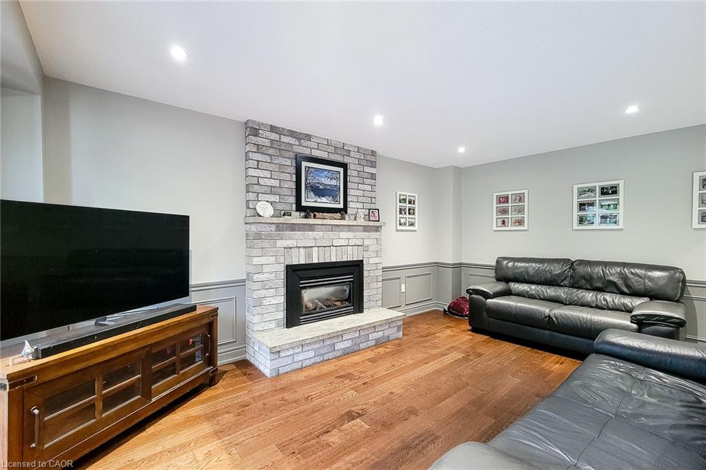 29 Woodside Square Property Photo 16