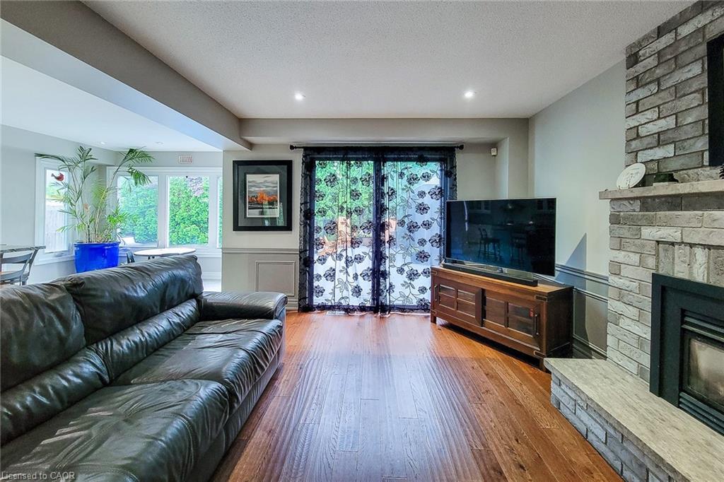 29 Woodside Square Property Photo 17