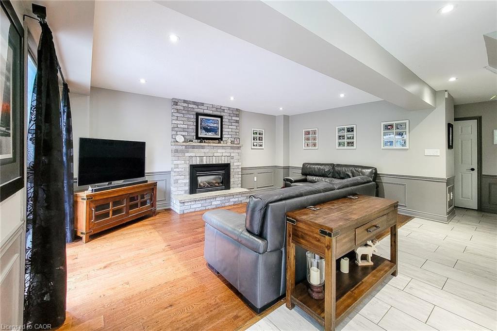 29 Woodside Square Property Photo 18