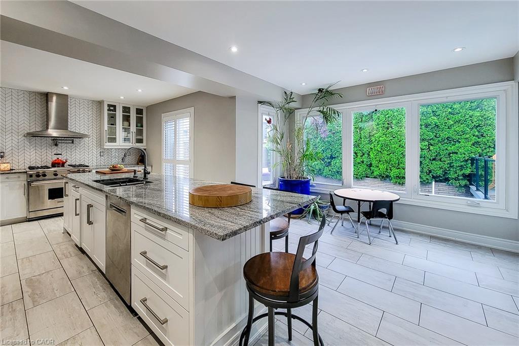 29 Woodside Square Property Photo 19
