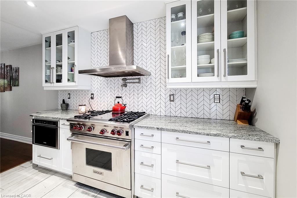 29 Woodside Square Property Photo 22