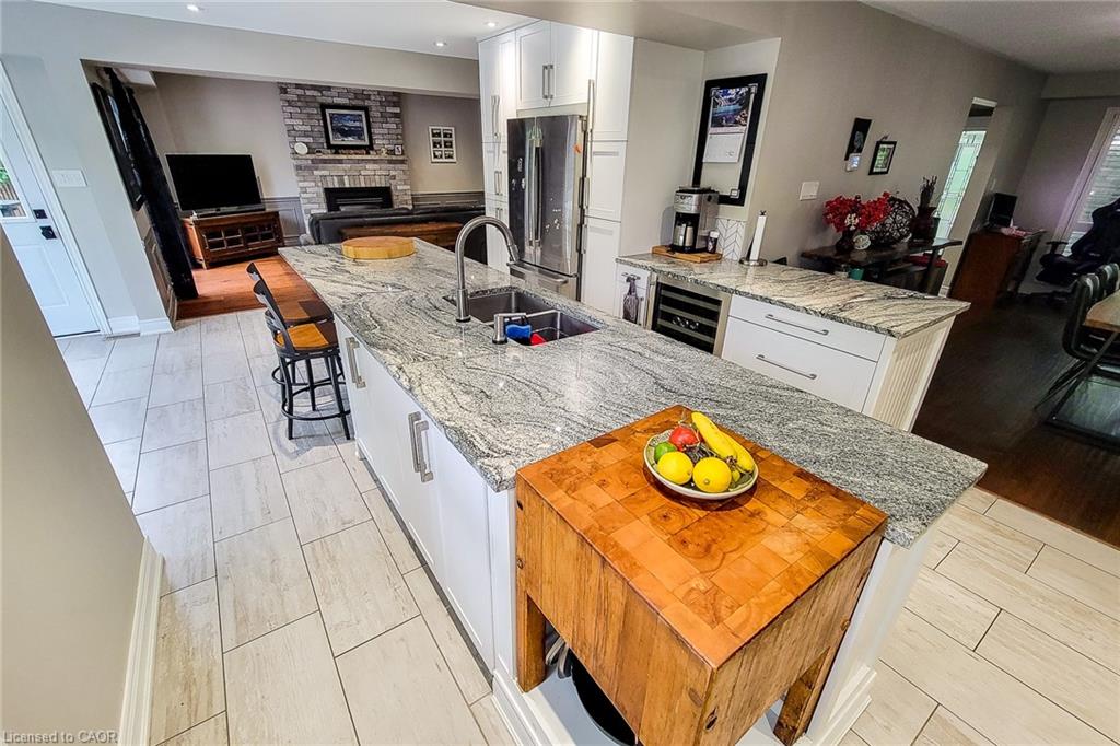 29 Woodside Square Property Photo 25
