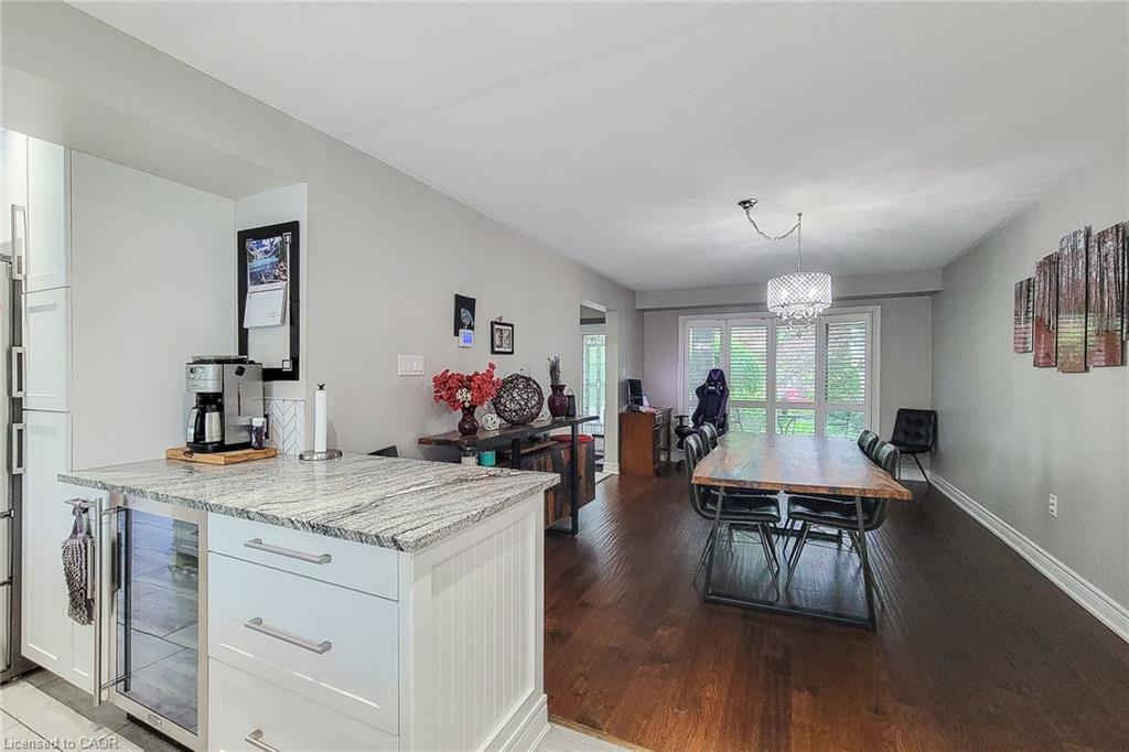 29 Woodside Square Property Photo 26