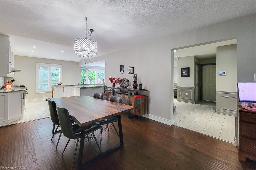 29 Woodside Square Property Photo 27