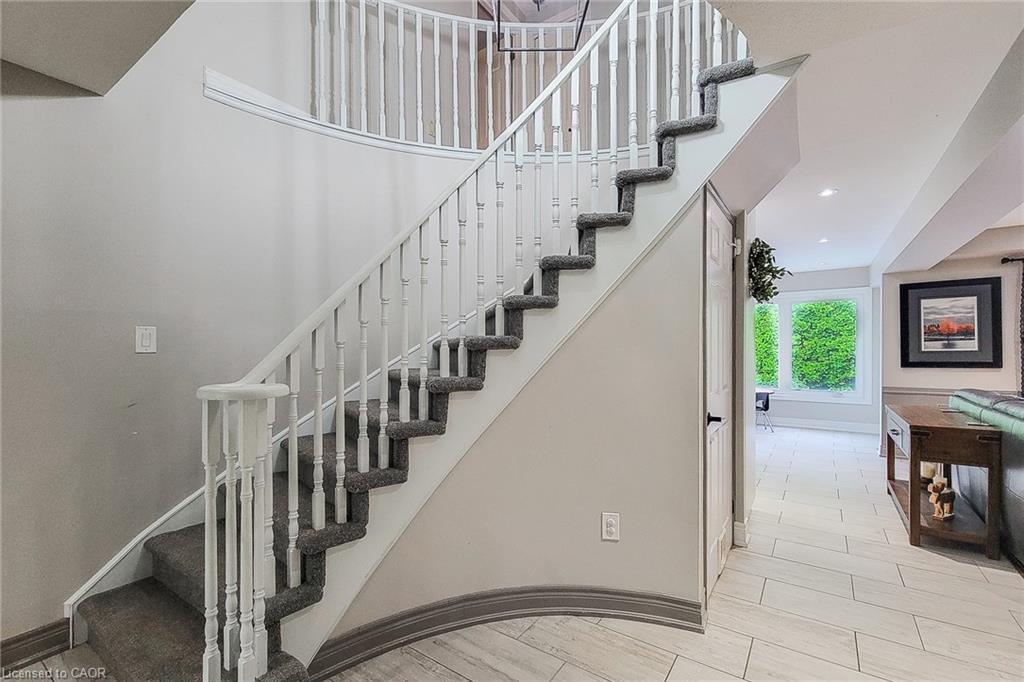 29 Woodside Square Property Photo 31