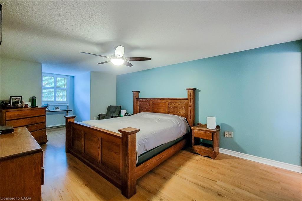 29 Woodside Square Property Photo 32