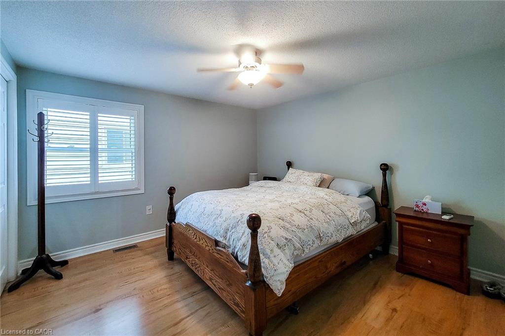 29 Woodside Square Property Photo 34