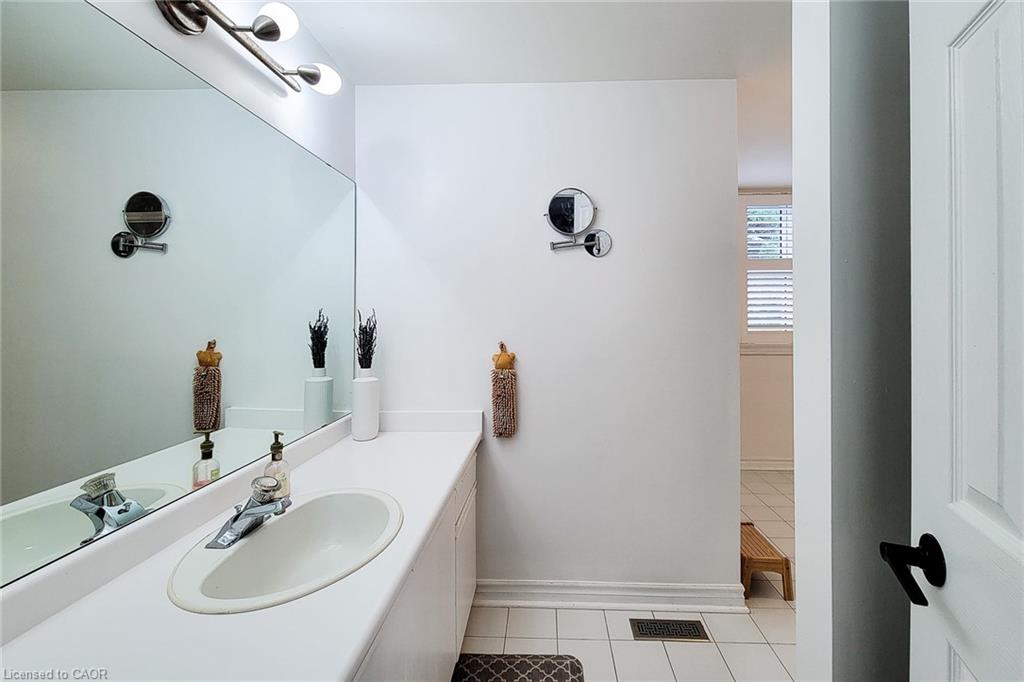 29 Woodside Square Property Photo 37