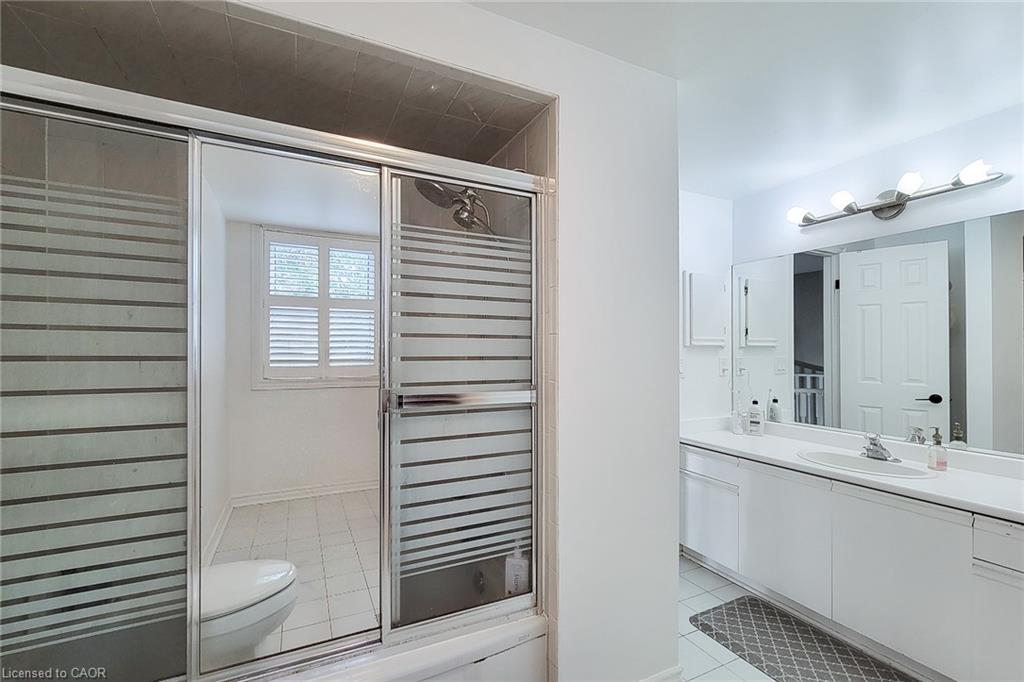 29 Woodside Square Property Photo 38