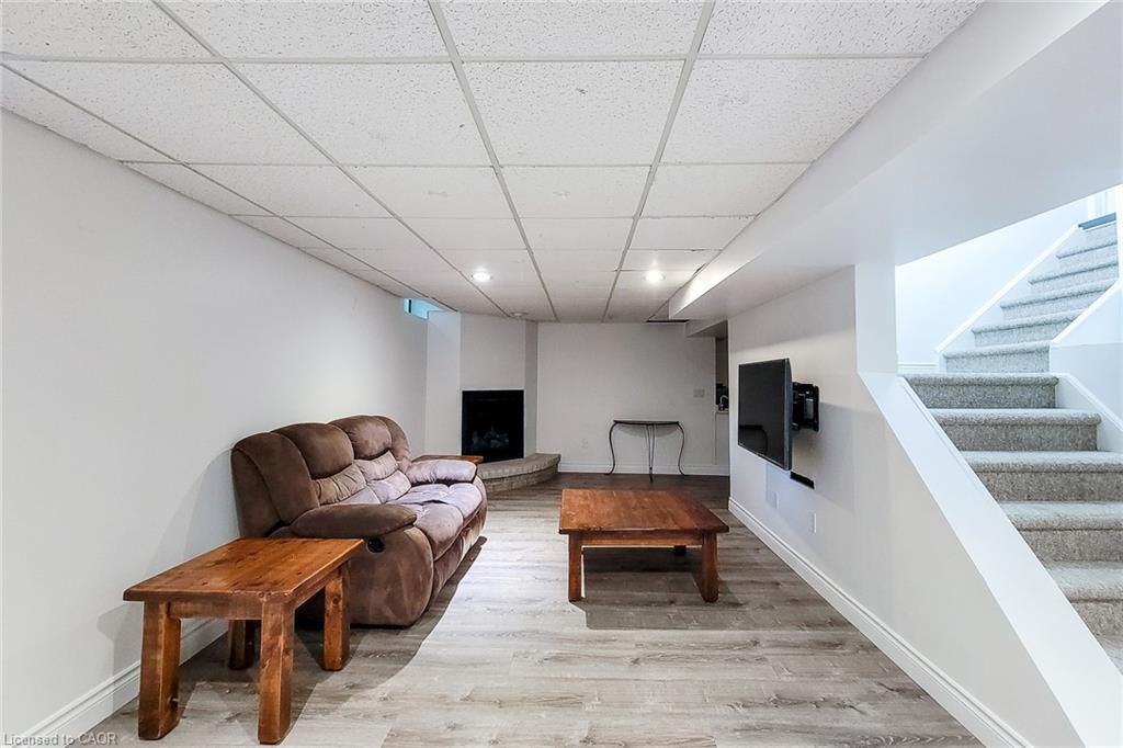 29 Woodside Square Property Photo 39