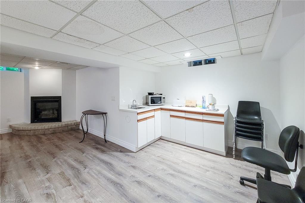 29 Woodside Square Property Photo 41