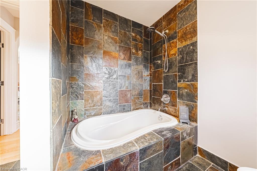 712 Highvalley Road Property Photo 32