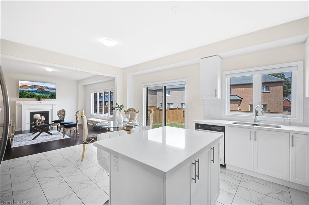 15 Douglas Kemp Crescent Property Photo 13
