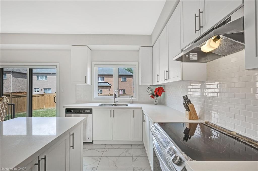 15 Douglas Kemp Crescent Property Photo 15