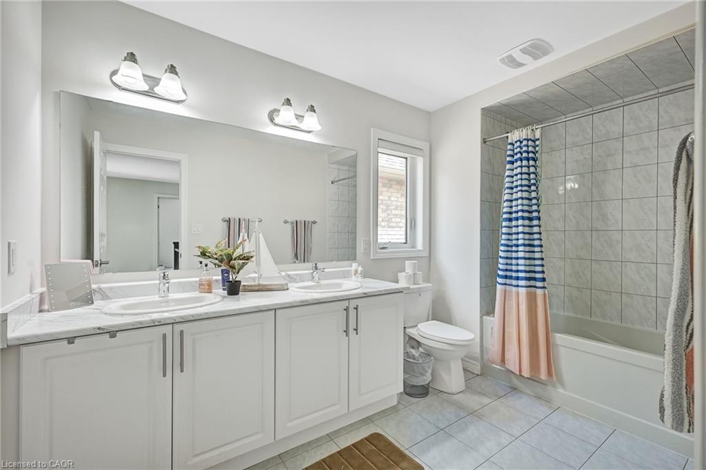 15 Douglas Kemp Crescent Property Photo 33