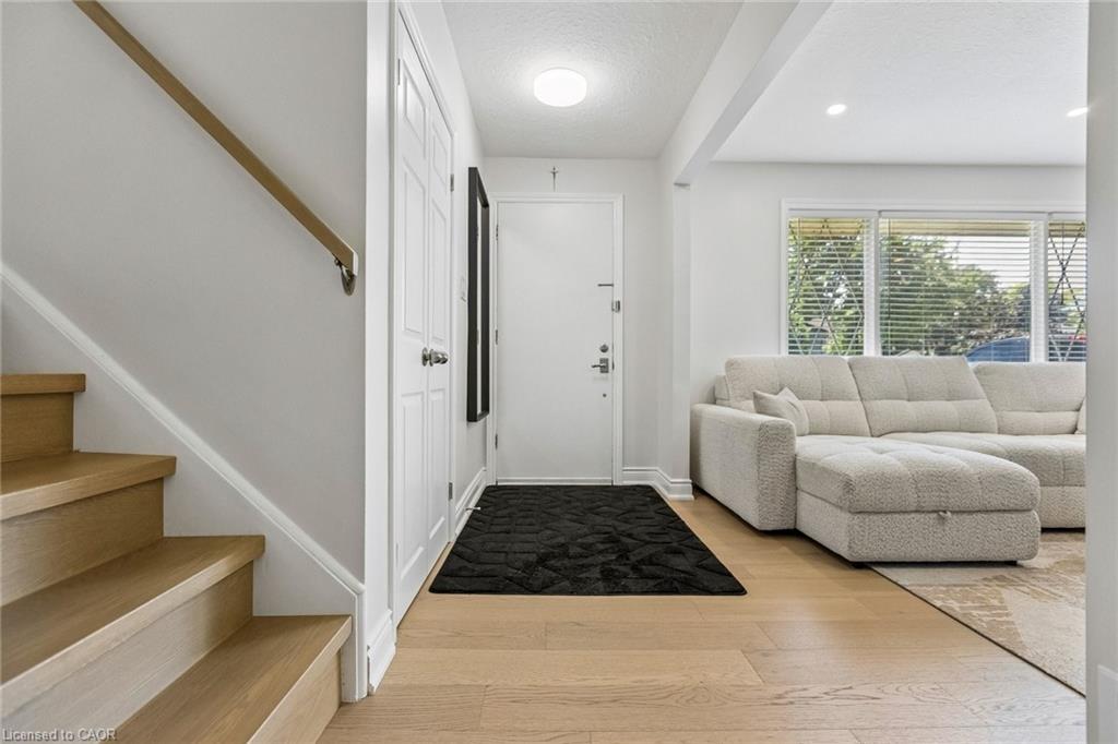 130 Hudson Crescent Property Photo 3