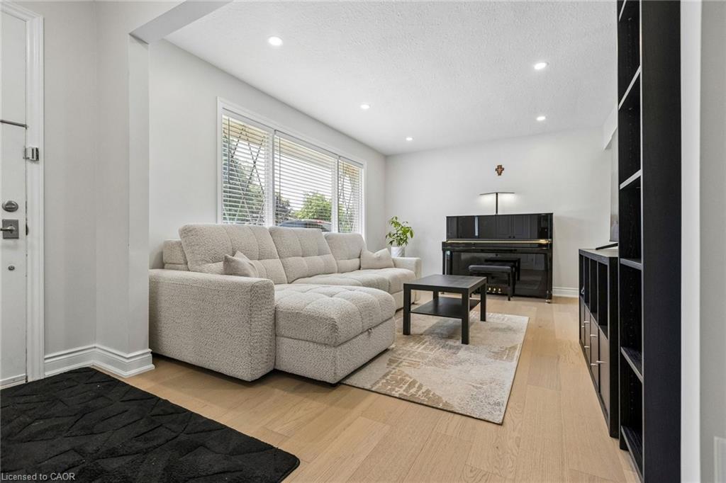 130 Hudson Crescent Property Photo 4